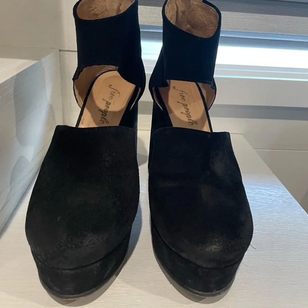 Free people Brushed suede black platform sz 39